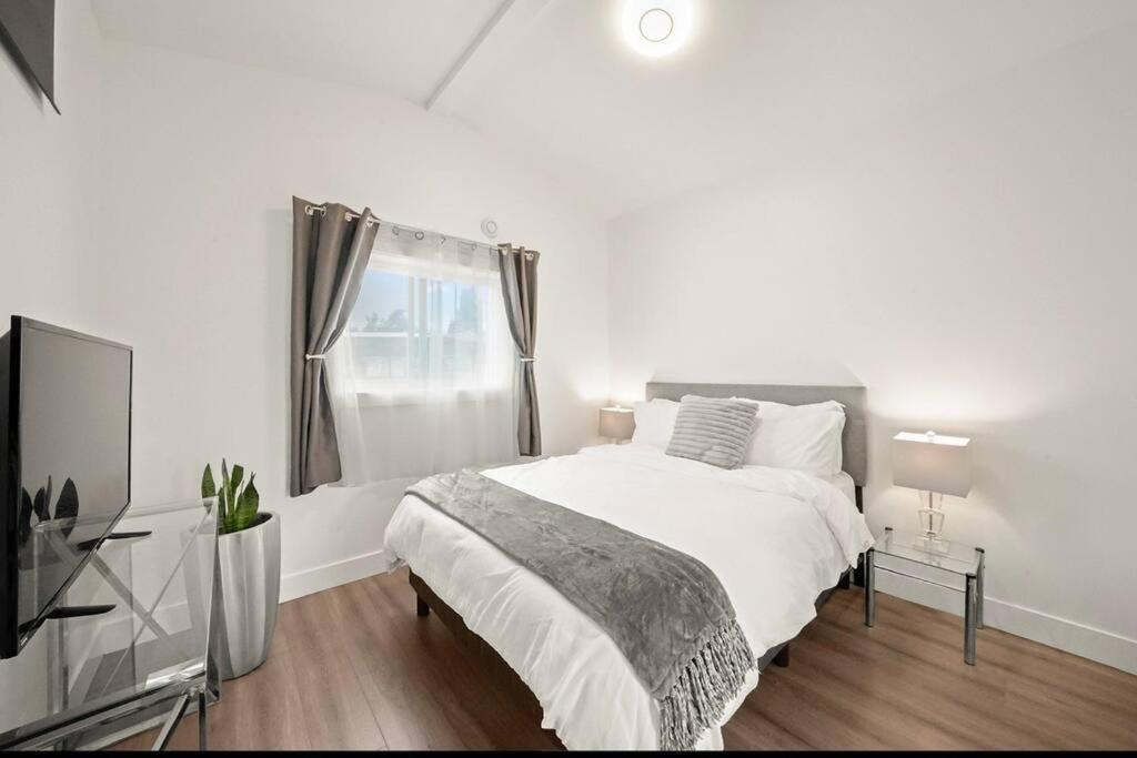 Entire New Cozy And Modern 2-Storey House Ванкувър Екстериор снимка