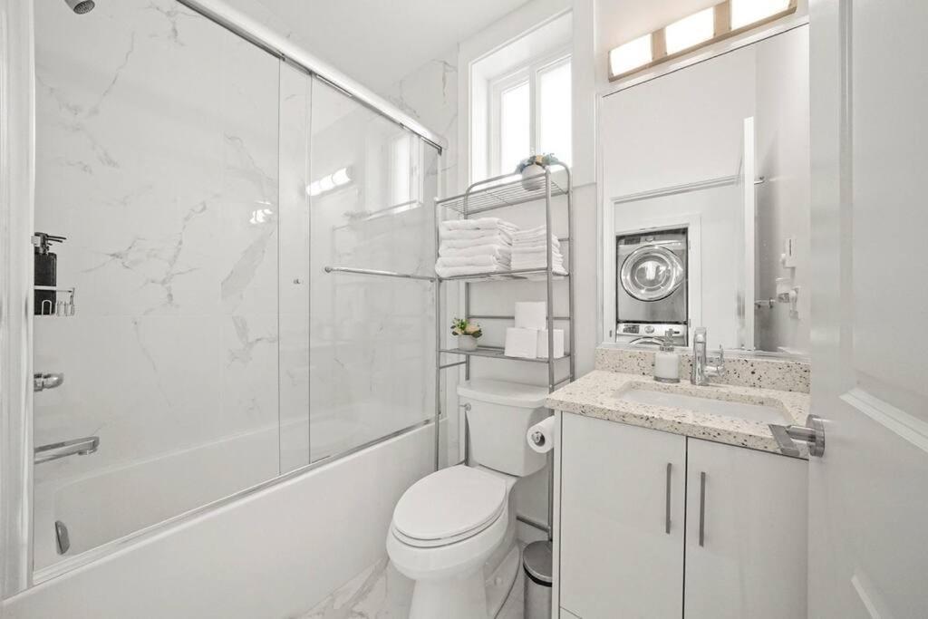 Entire New Cozy And Modern 2-Storey House Ванкувър Екстериор снимка