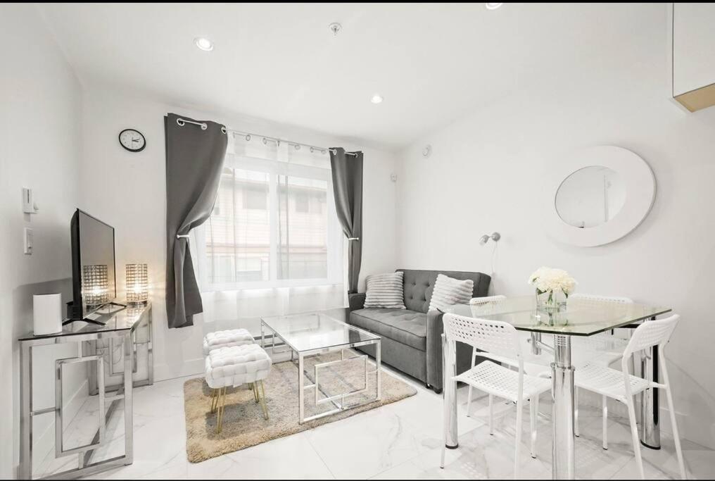 Entire New Cozy And Modern 2-Storey House Ванкувър Екстериор снимка